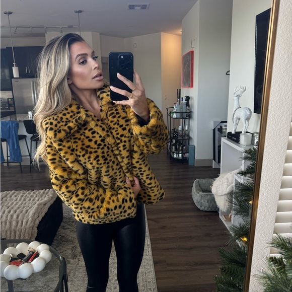 Topshop Leopard Print Teddy Jacket - Yellow and Black - Picture 2 of 3